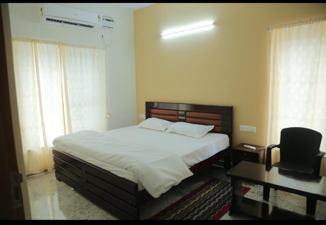 S V Home Stay Tirupati Bagian luar foto