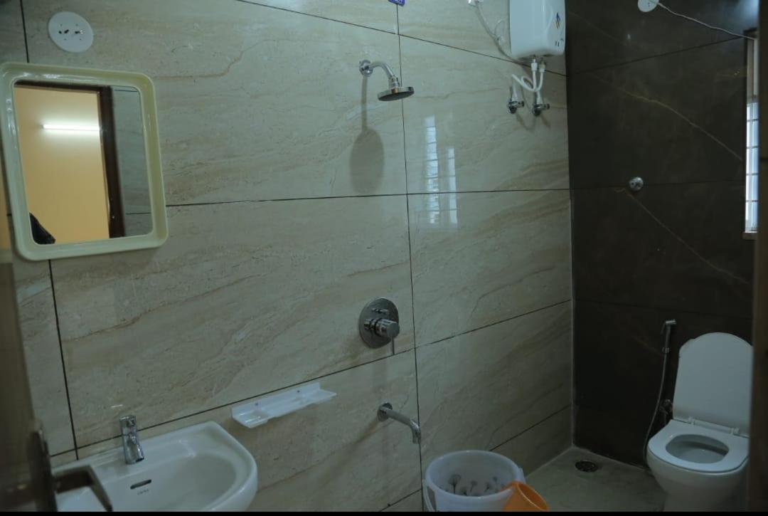 S V Home Stay Tirupati Bagian luar foto